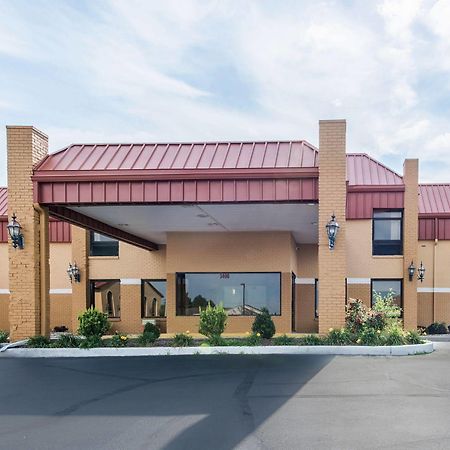 Cardinal Inn & Suites Muncie Exterior photo