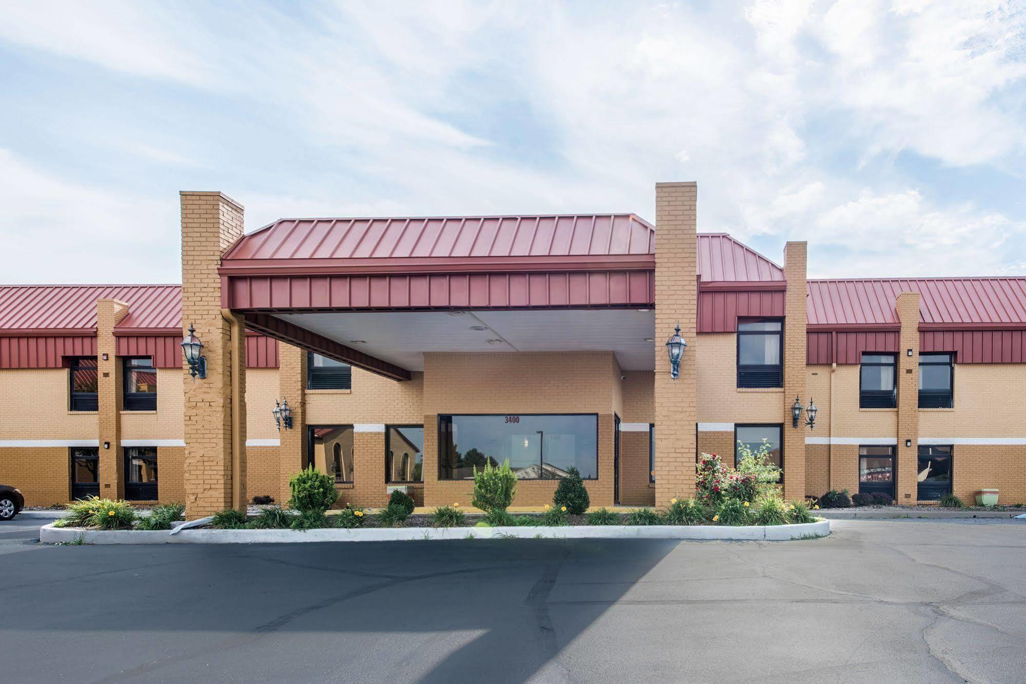Cardinal Inn & Suites Muncie Exterior photo