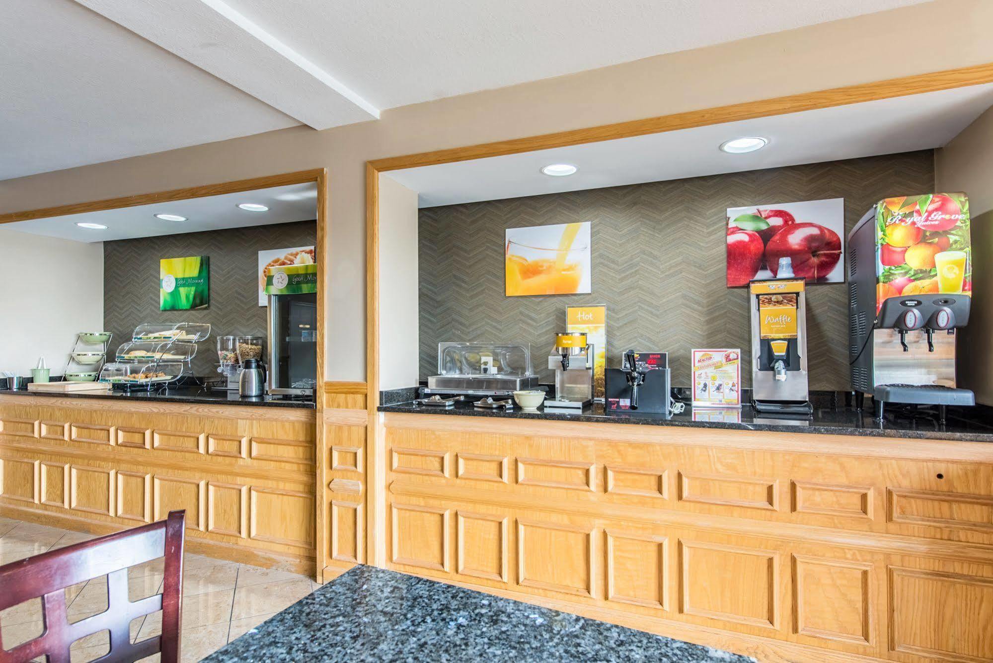 Cardinal Inn & Suites Muncie Exterior photo